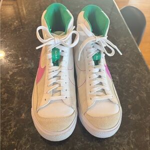 Nike Kids Mid ‘77 Blazer Size 6.5Y Like new!!